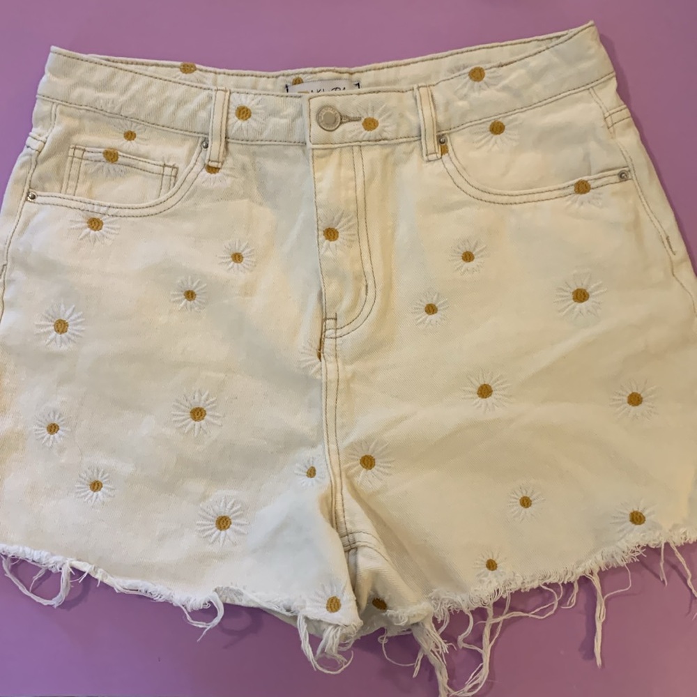 Embroidered daisy floral cut-off shorts sz 31